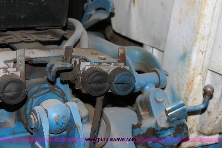 image for item 6528 Ford 6600 tractor