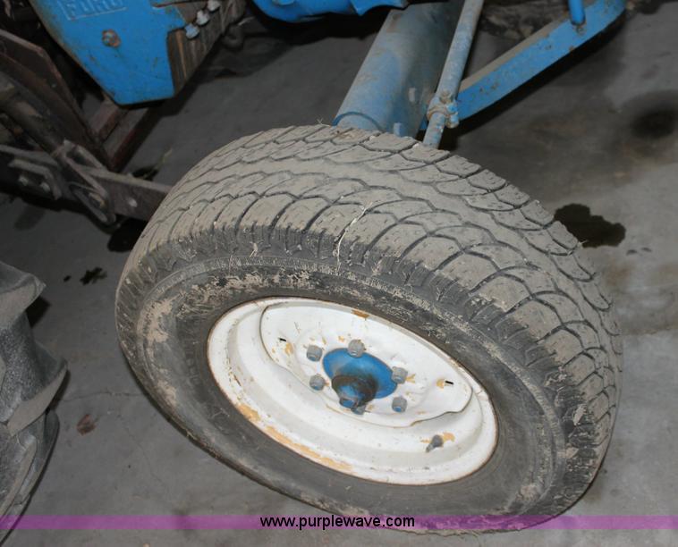 image for item 6528 Ford 6600 tractor