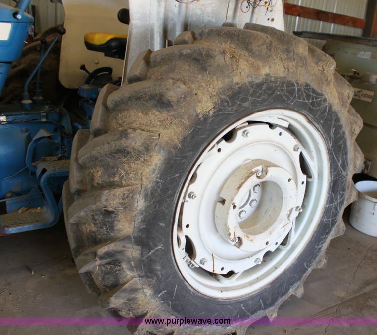 image for item 6528 Ford 6600 tractor
