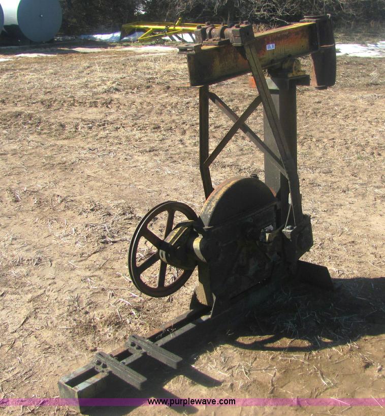 Jensen mini pump jack in Pratt, KS Item 6846 sold Purple Wave