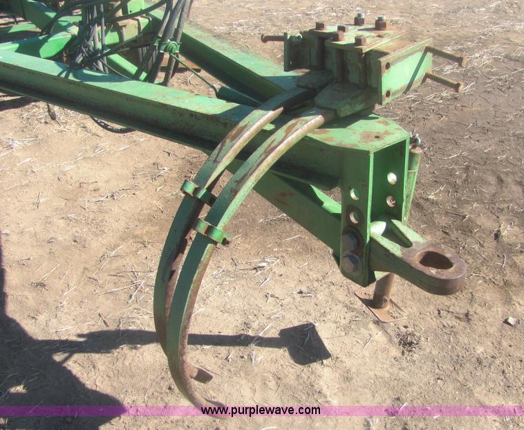 image for item 6852 John Deere A1600 24' folding chisel with injector