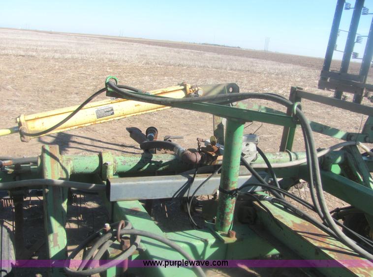 image for item 6852 John Deere A1600 24' folding chisel with injector