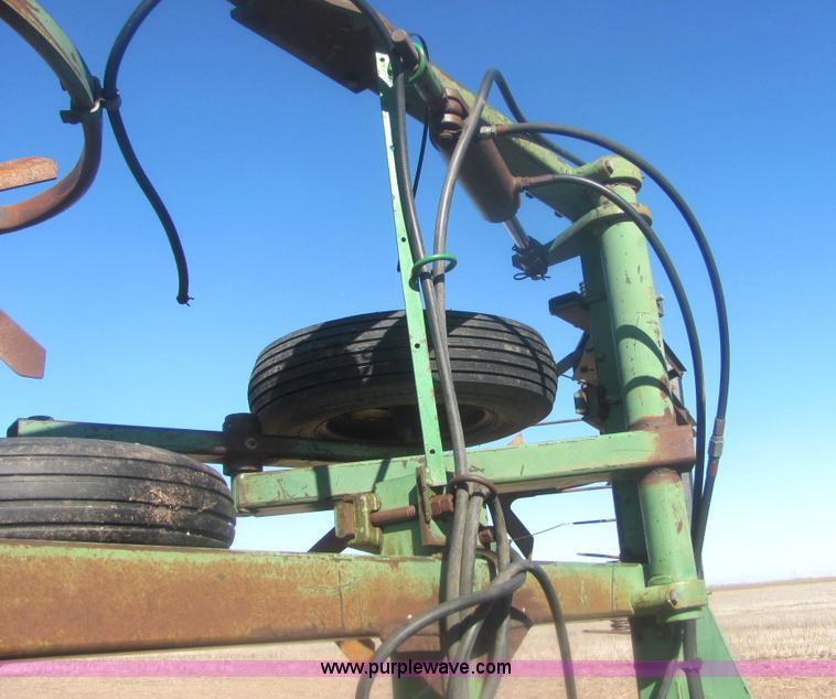 image for item 6852 John Deere A1600 24' folding chisel with injector