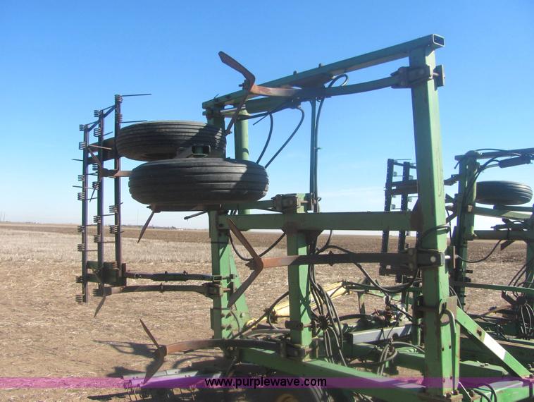 image for item 6852 John Deere A1600 24' folding chisel with injector