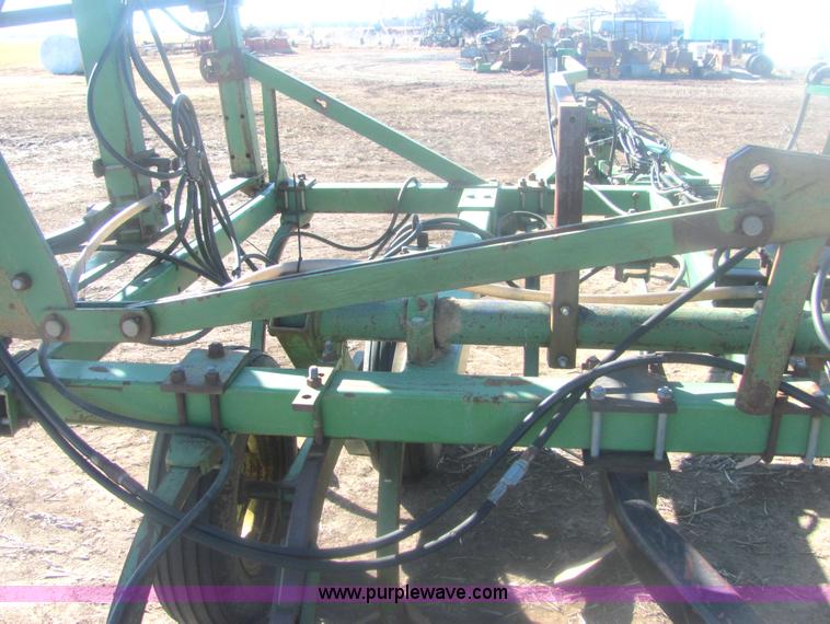 image for item 6852 John Deere A1600 24' folding chisel with injector