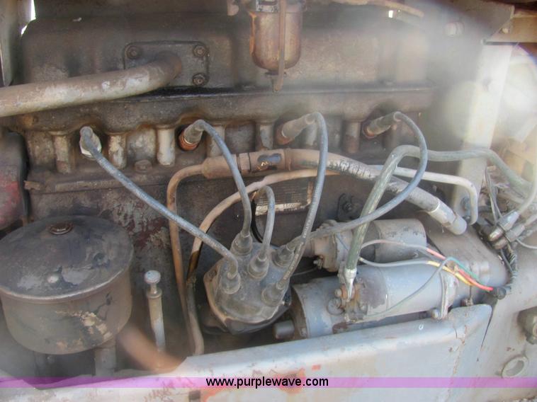 image for item 6863 Massey-Ferguson 180 tractor