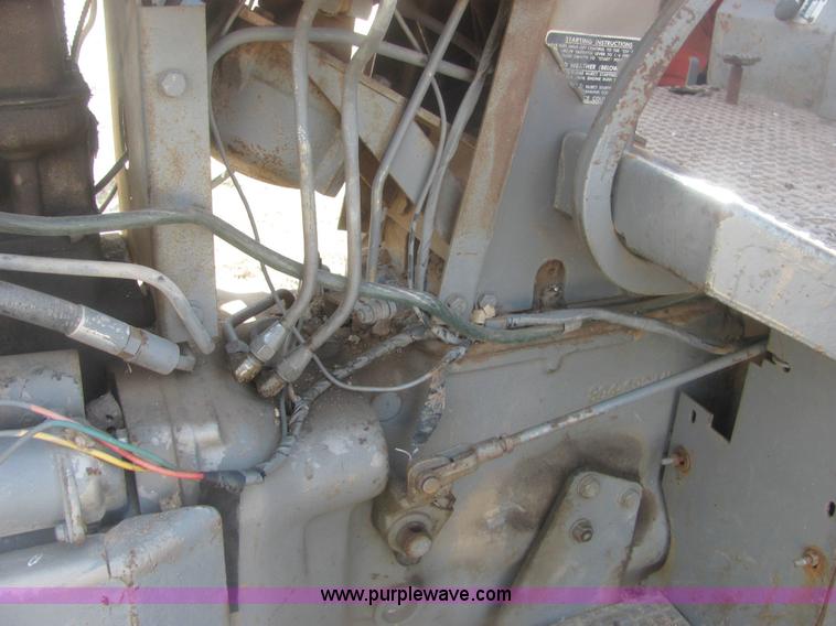 image for item 6863 Massey-Ferguson 180 tractor