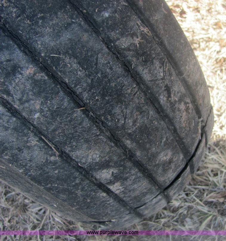 image for item 6863 Massey-Ferguson 180 tractor