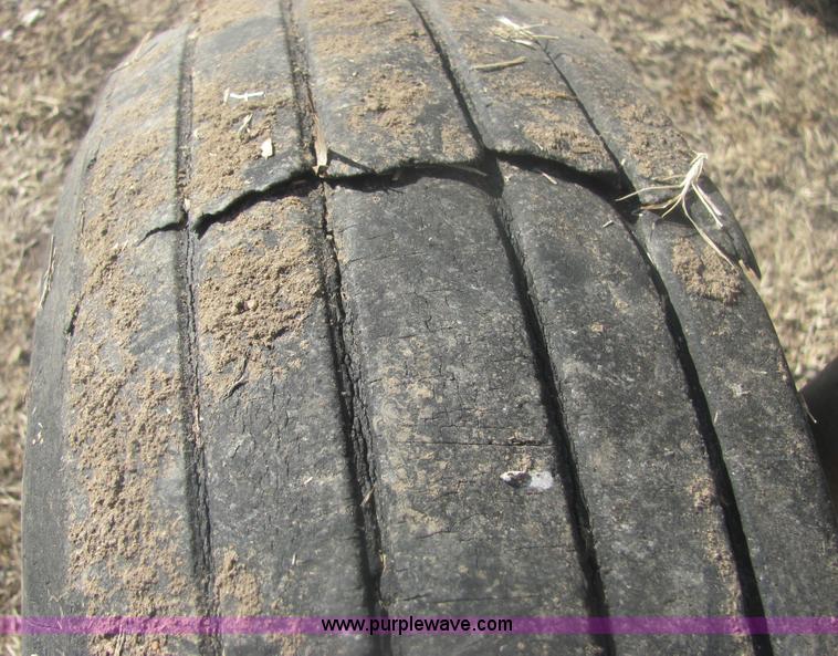 image for item 6863 Massey-Ferguson 180 tractor