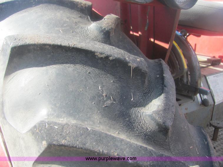 image for item 6863 Massey-Ferguson 180 tractor