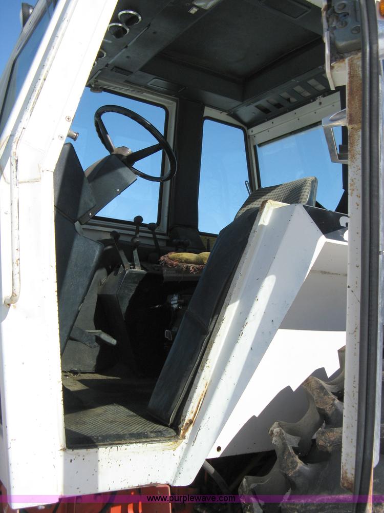 image for item 8209 1979 Case 2090 cab tractor