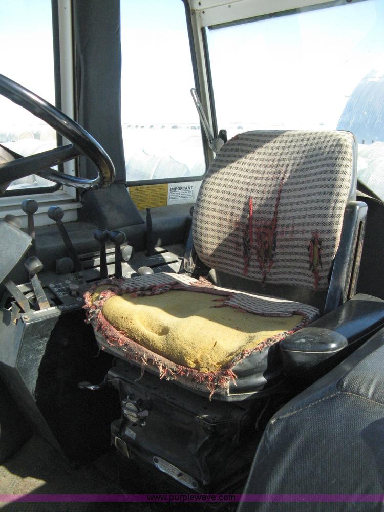 image for item 8209 1979 Case 2090 cab tractor