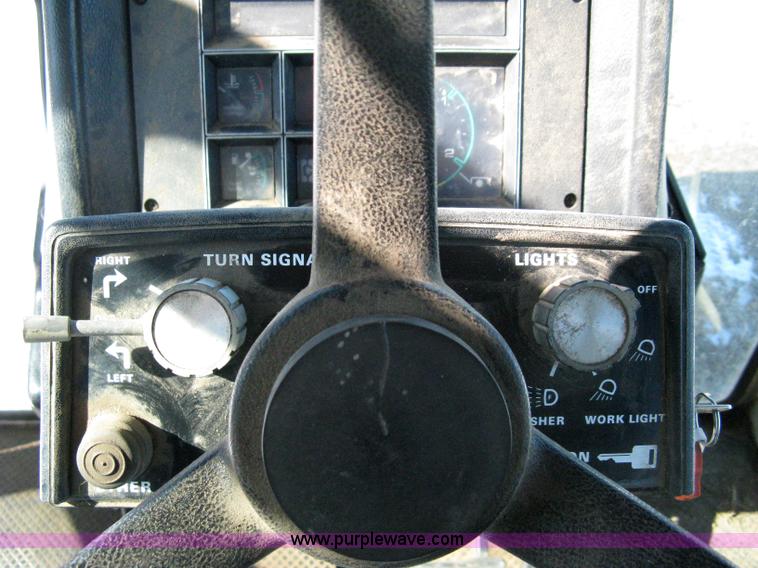 image for item 8209 1979 Case 2090 cab tractor