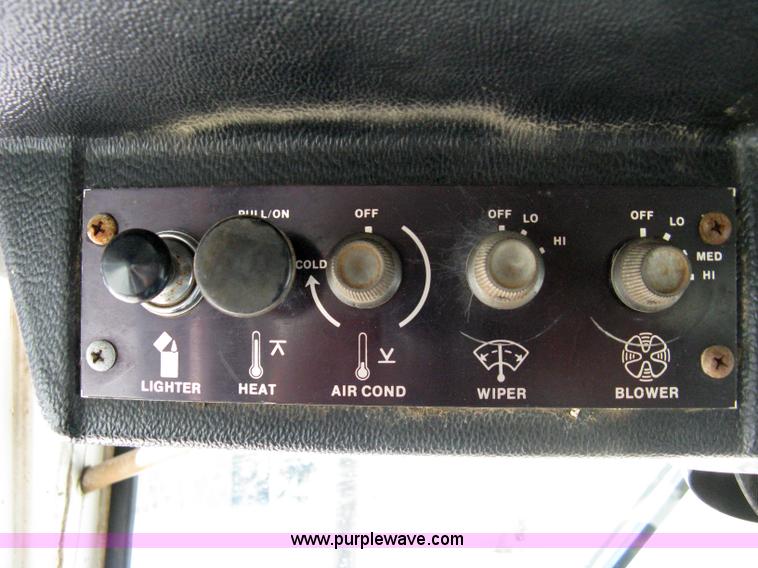 image for item 8209 1979 Case 2090 cab tractor