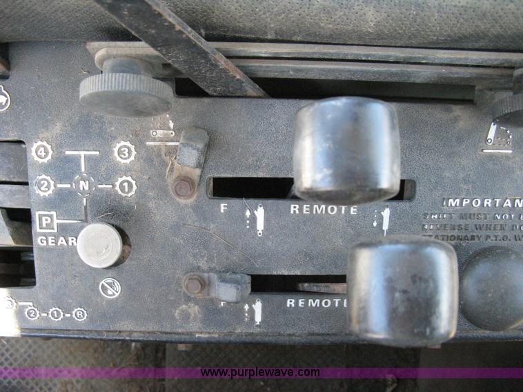 image for item 8209 1979 Case 2090 cab tractor