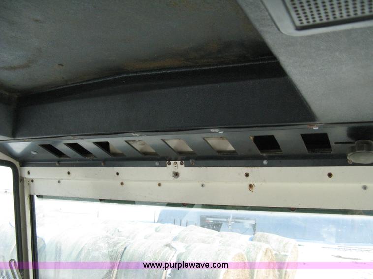 image for item 8209 1979 Case 2090 cab tractor