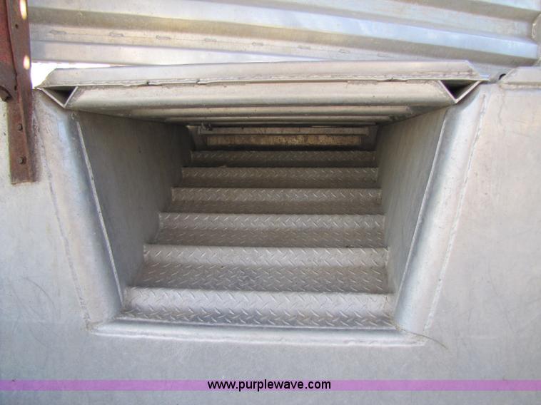 image for item 8366 1978 Merritt cattle trailer