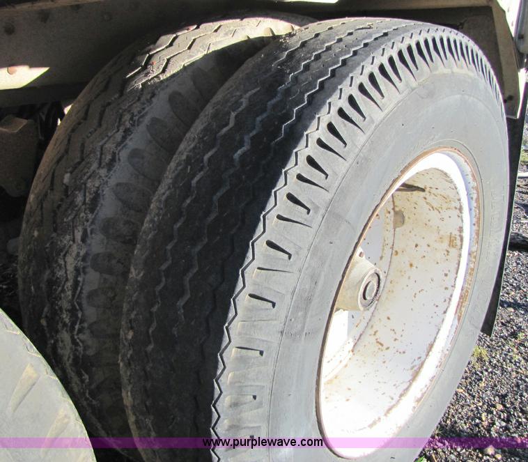 image for item 8366 1978 Merritt cattle trailer