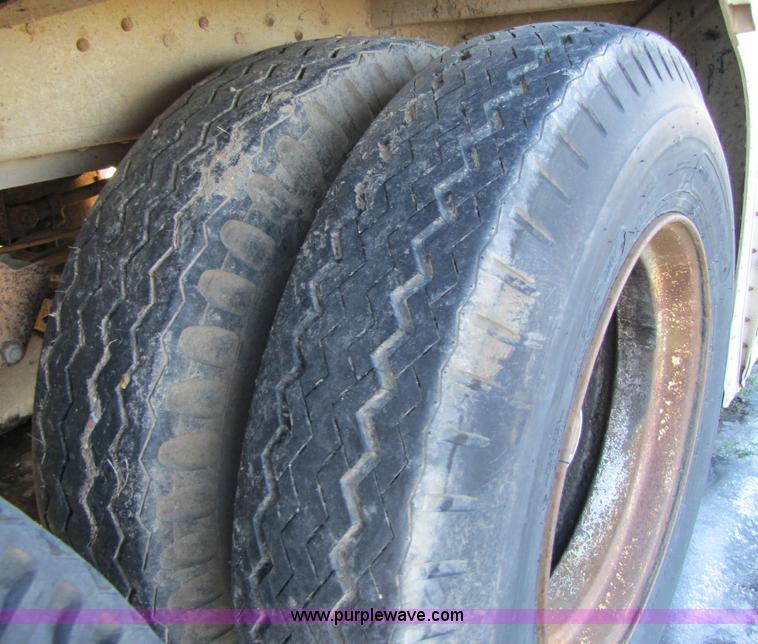 image for item 8366 1978 Merritt cattle trailer