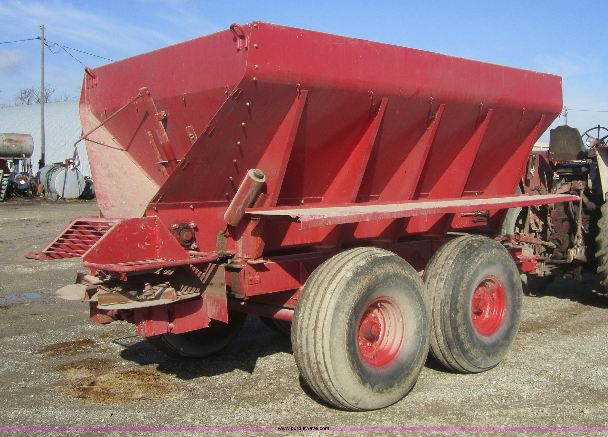 New Leader six ton dry box fertilizer spreader in Chanute, KS Item