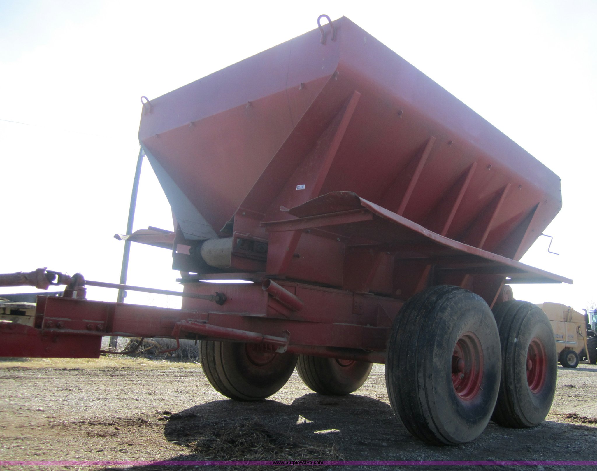 New Leader six ton dry box fertilizer spreader in Chanute, KS Item