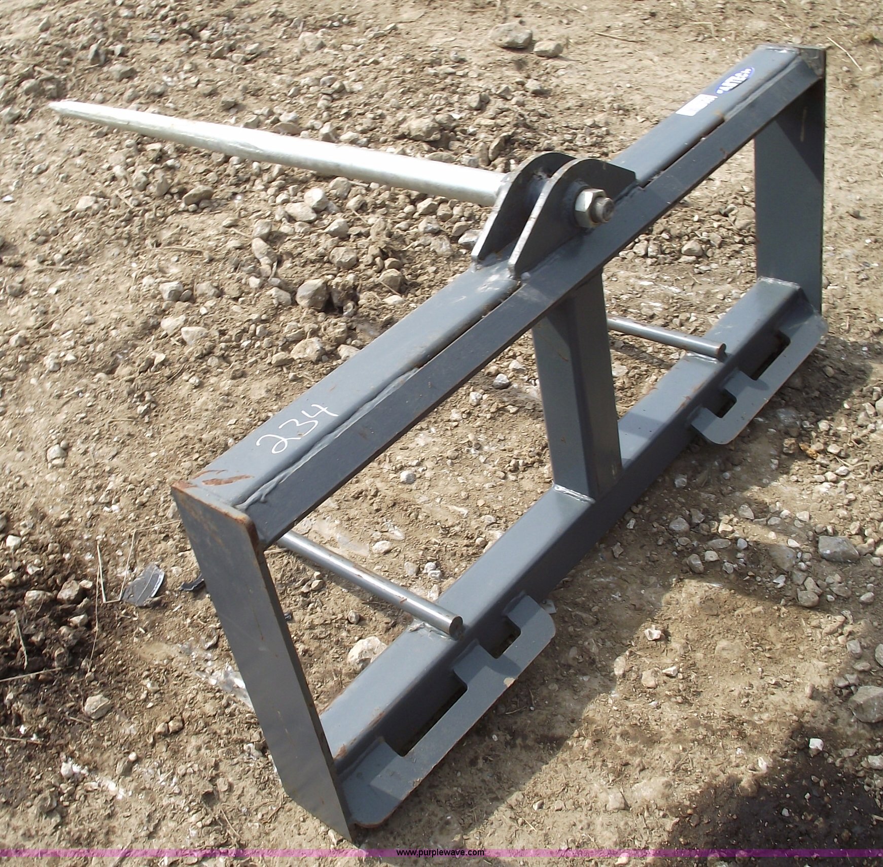 FabTeck skidsteer bale spike in Fulton, MO Item 5436 sold Purple Wave