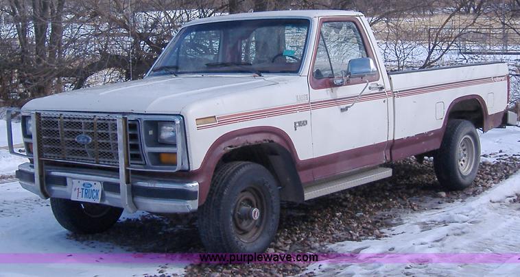 image for item 1001 1982 Ford F150 pickup truck