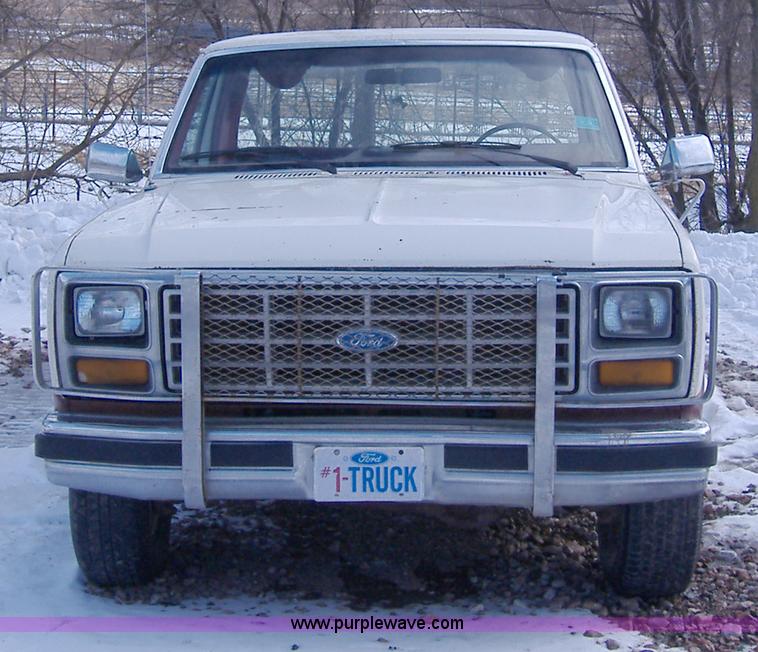 image for item 1001 1982 Ford F150 pickup truck