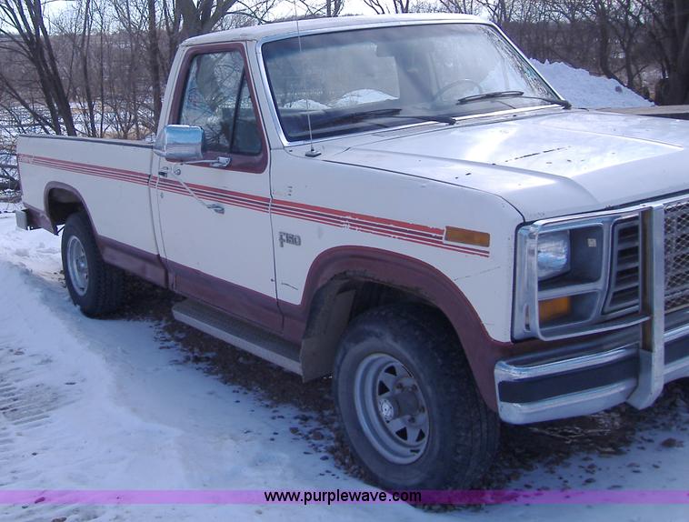 image for item 1001 1982 Ford F150 pickup truck