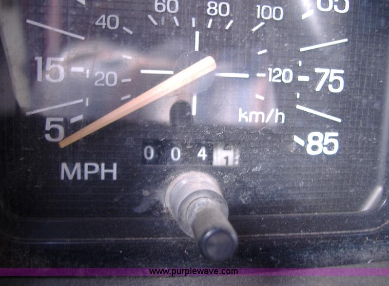 image for item 1001 1982 Ford F150 pickup truck