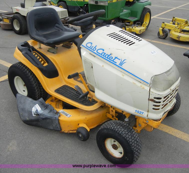 image for item 1337 Cub Cadet 1527 lawn tractor