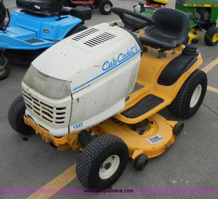 image for item 1337 Cub Cadet 1527 lawn tractor
