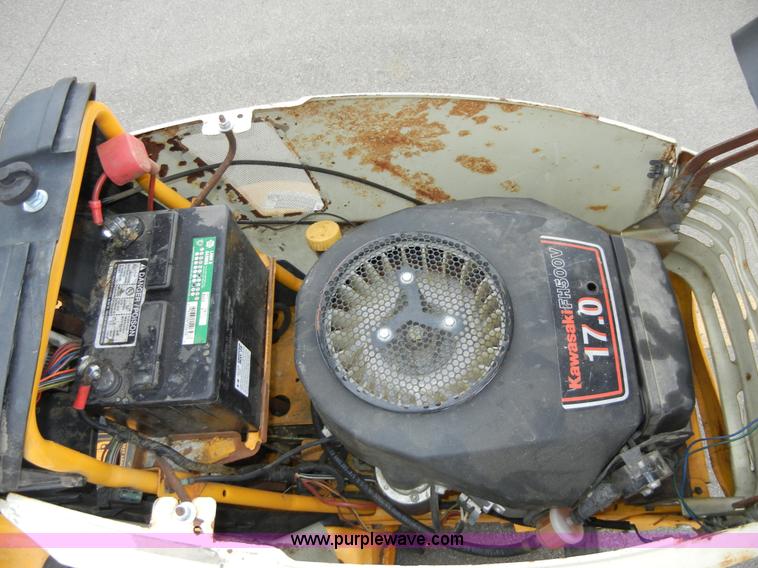 image for item 1337 Cub Cadet 1527 lawn tractor