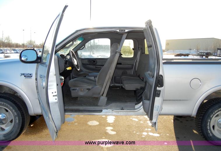 image for item 2134 2001 Ford F150 XLT pickup truck