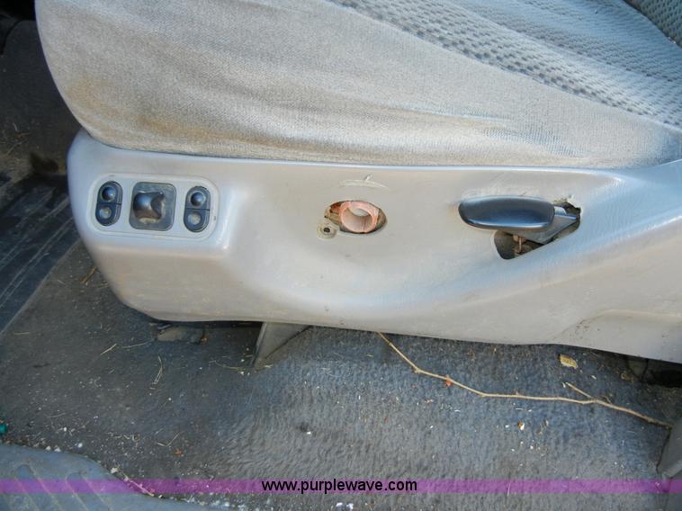 image for item 2134 2001 Ford F150 XLT pickup truck