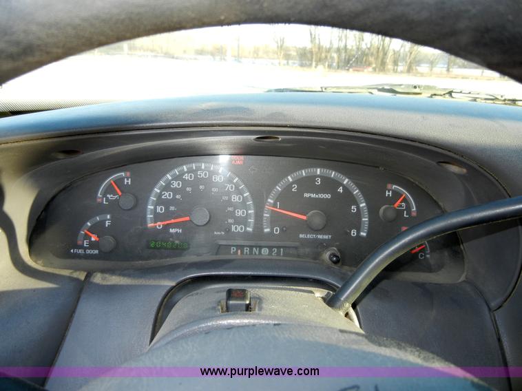 image for item 2134 2001 Ford F150 XLT pickup truck