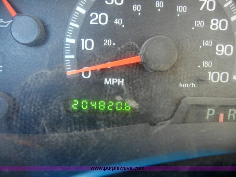 image for item 2134 2001 Ford F150 XLT pickup truck