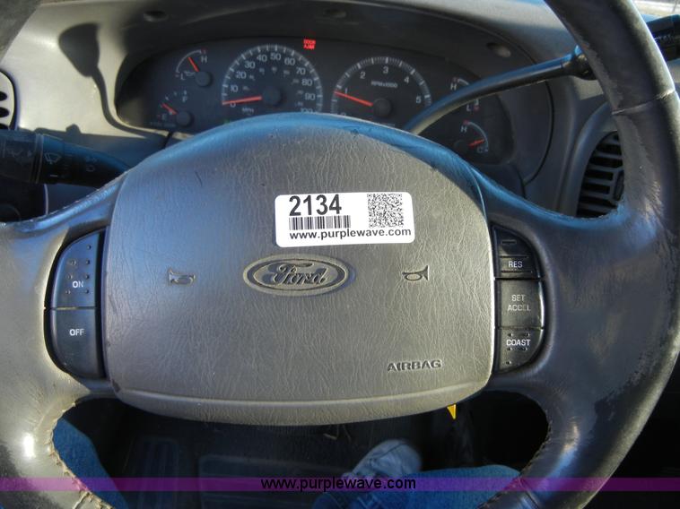 image for item 2134 2001 Ford F150 XLT pickup truck