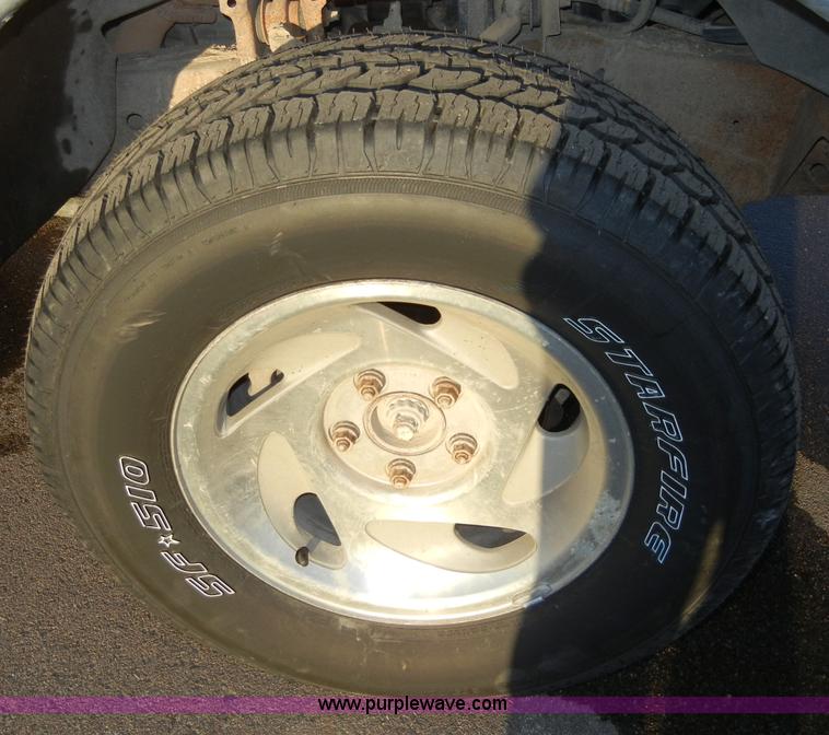 image for item 2134 2001 Ford F150 XLT pickup truck