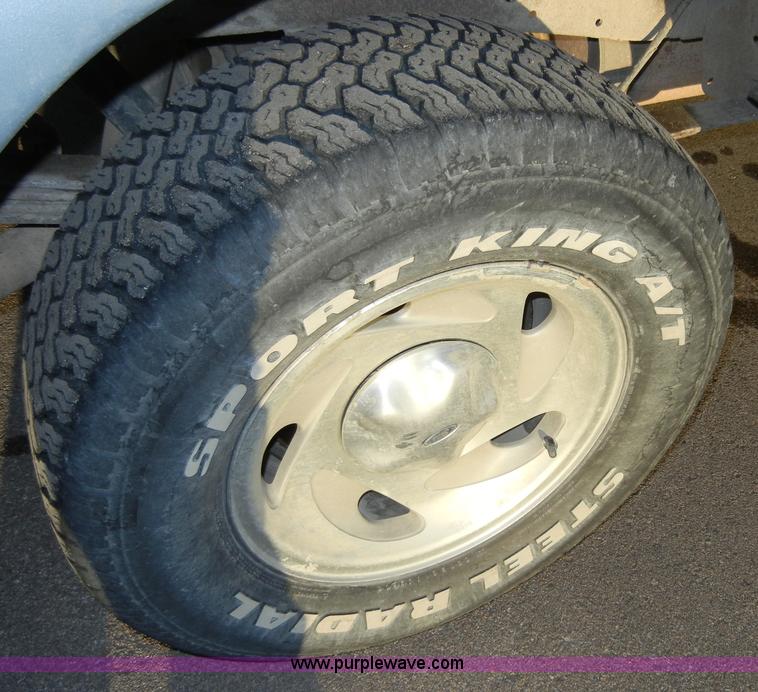 image for item 2134 2001 Ford F150 XLT pickup truck