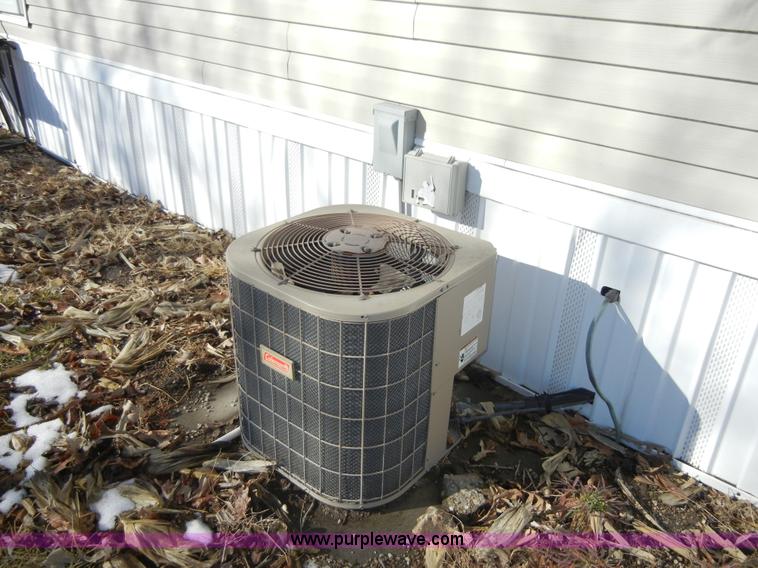 image for item 2139 2003 Skyline Fairview 76' modular home