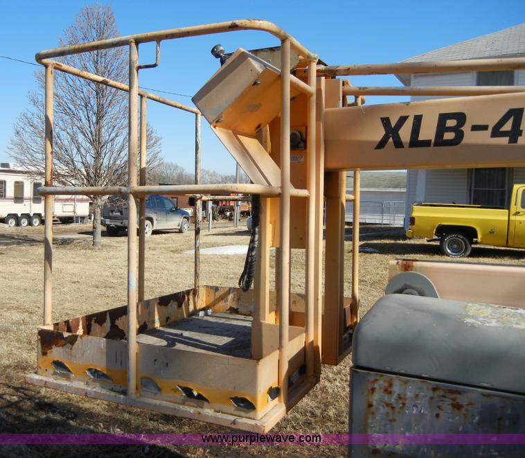 image for item 2278 Workforce XLB-4725A Bil-Jax lift