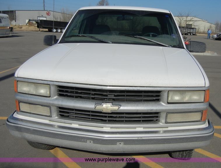 image for item 2375 1997 Chevrolet Silverado 2500 pickup truck
