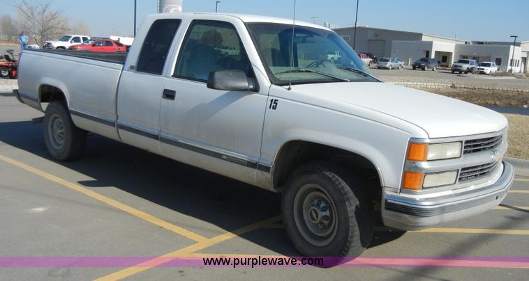 image for item 2375 1997 Chevrolet Silverado 2500 pickup truck