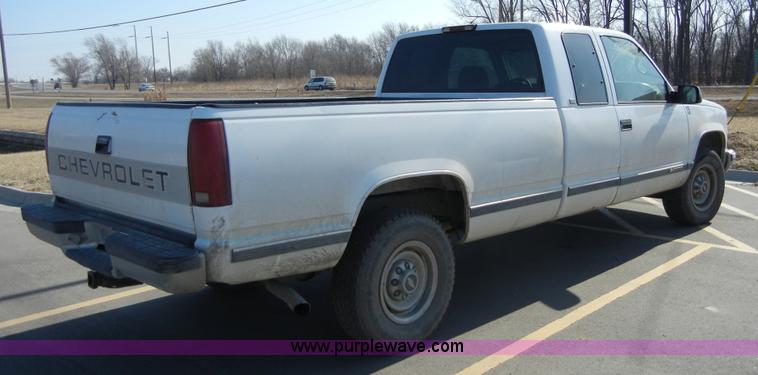 image for item 2375 1997 Chevrolet Silverado 2500 pickup truck