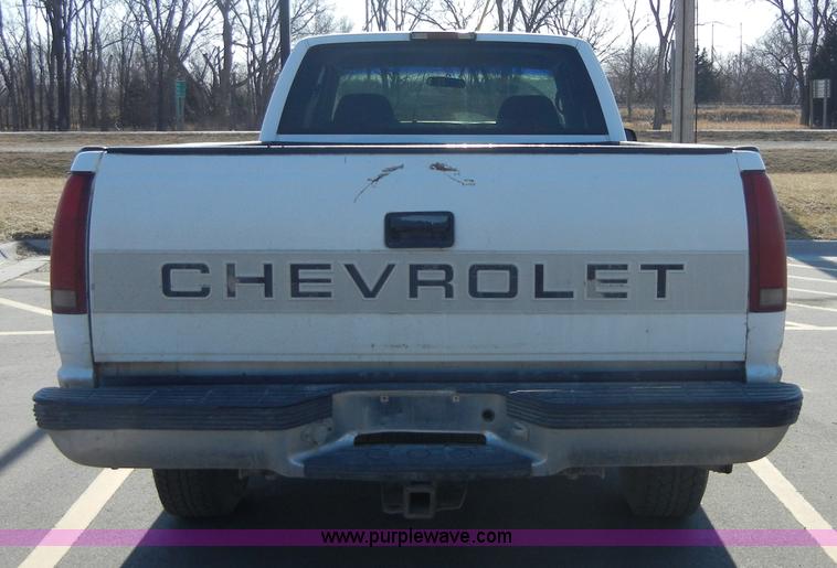 image for item 2375 1997 Chevrolet Silverado 2500 pickup truck