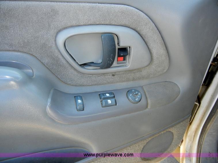 image for item 2375 1997 Chevrolet Silverado 2500 pickup truck