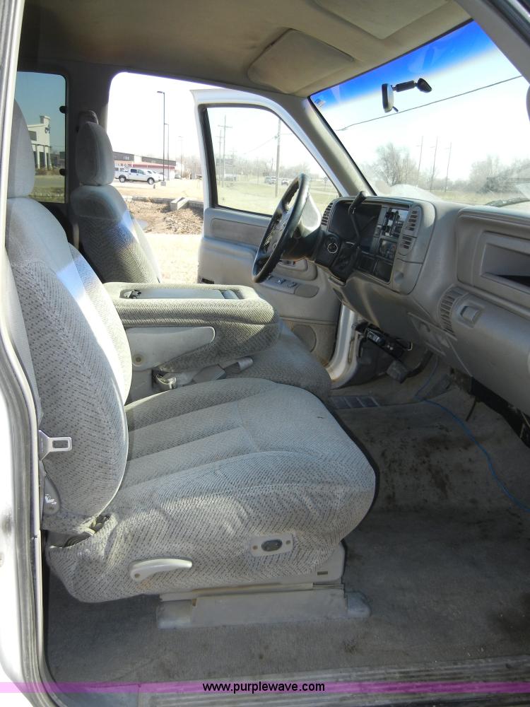 image for item 2375 1997 Chevrolet Silverado 2500 pickup truck