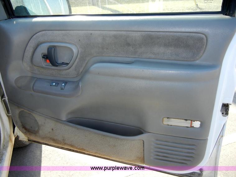 image for item 2375 1997 Chevrolet Silverado 2500 pickup truck