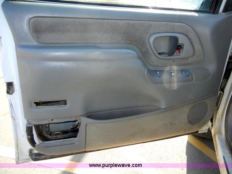 image for item 2375 1997 Chevrolet Silverado 2500 pickup truck